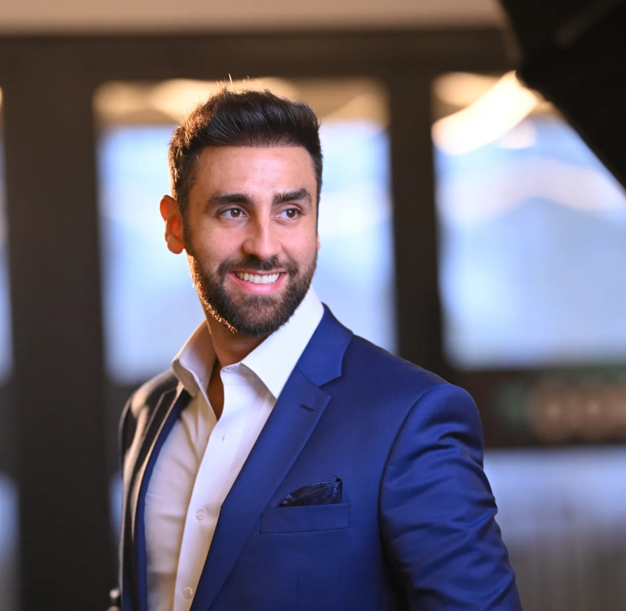 Retrato de Léo Soares, CEO da Acelera IA